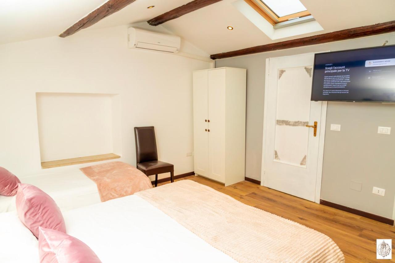 Alexandra'S House Apartment เวโรนา ภายนอก รูปภาพ